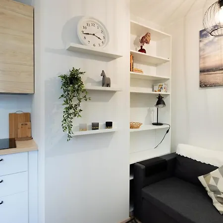 Old Cozy One Bedroom Apartment *